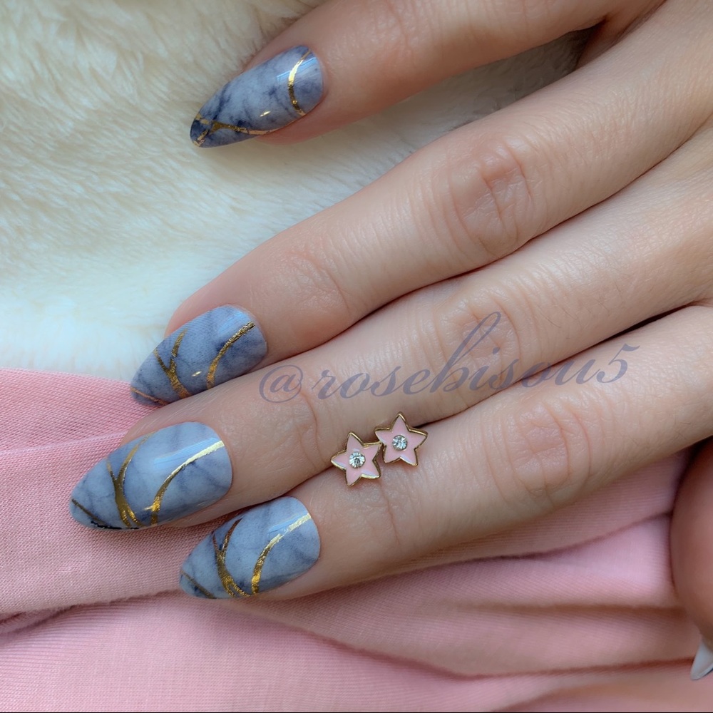✨🆕Diamond Pink Enamel filled Gold Star Studs - Picture 1 of 5